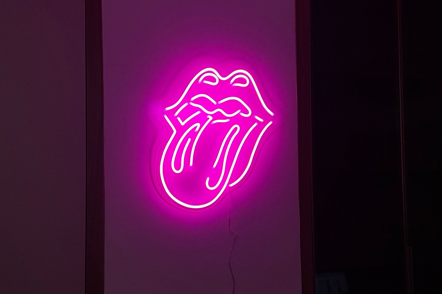 'Tongue' neon sign