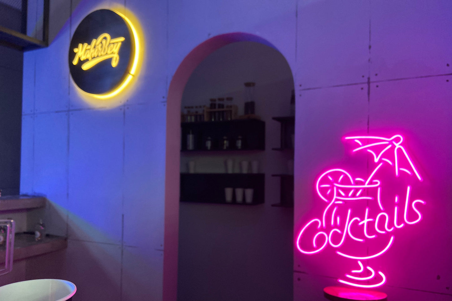 'cocktail' neon sign