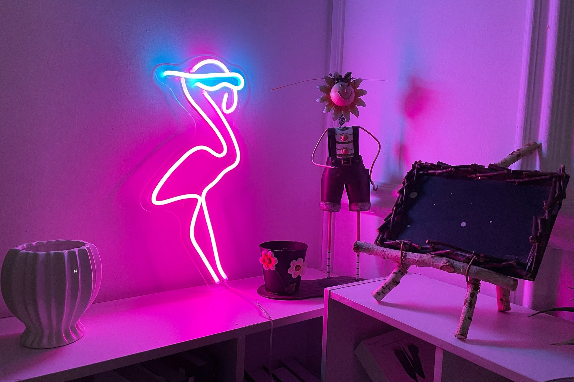 'flamingo' neon sign