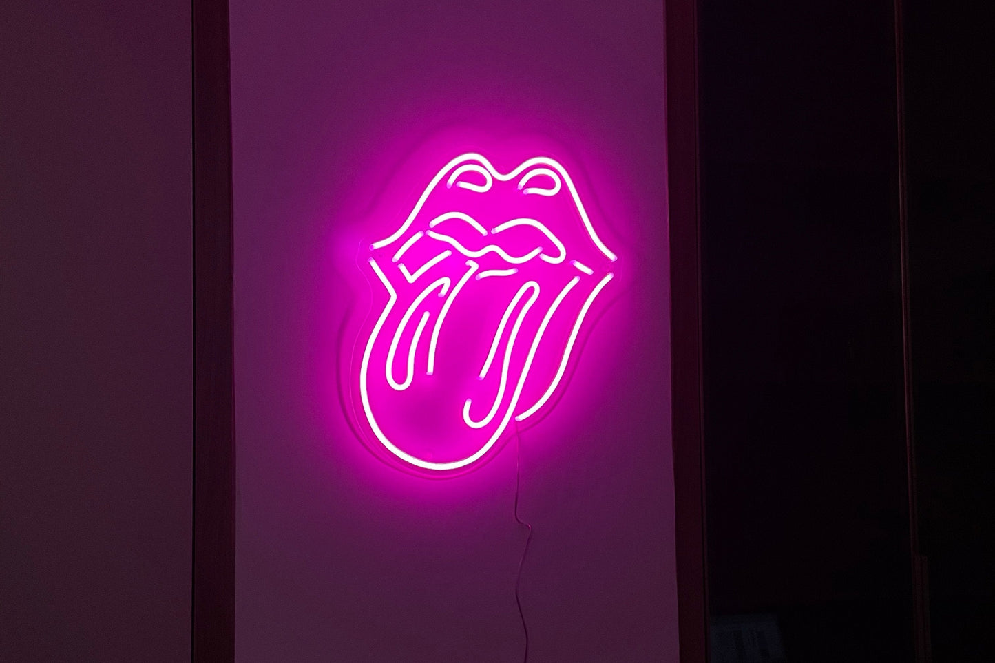 'Tongue' neon sign